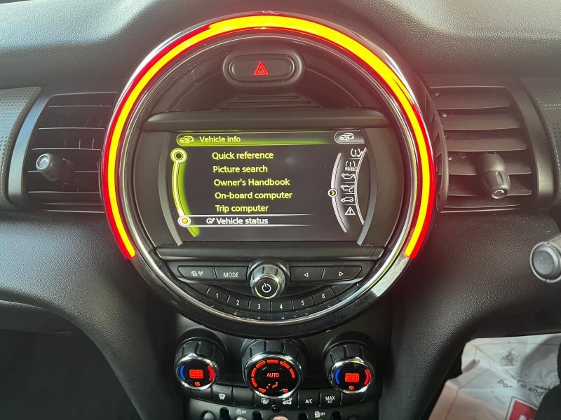 MINI HATCH