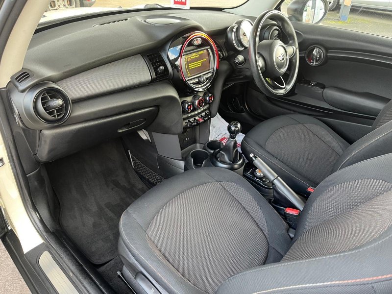 MINI HATCH