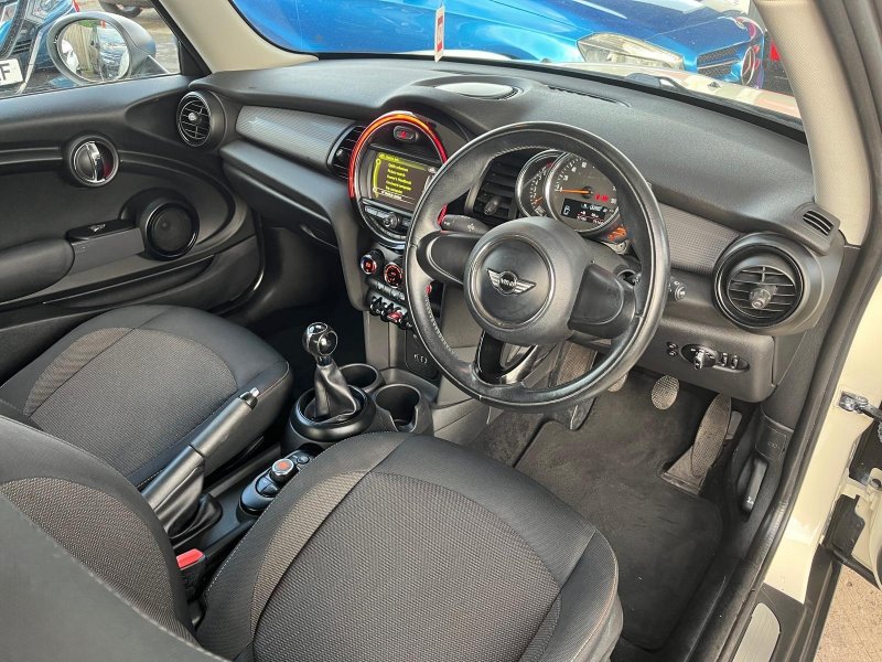 MINI HATCH