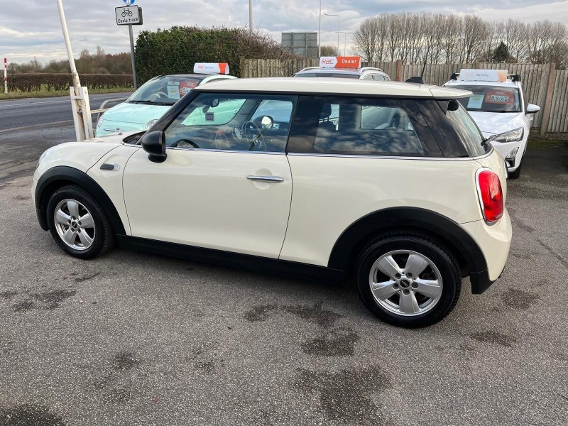 MINI HATCH