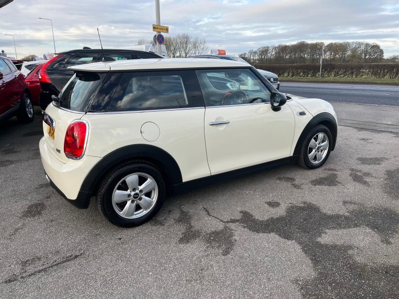 MINI HATCH