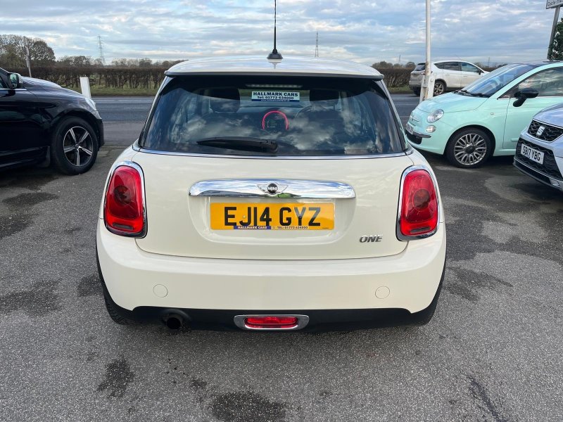 MINI HATCH